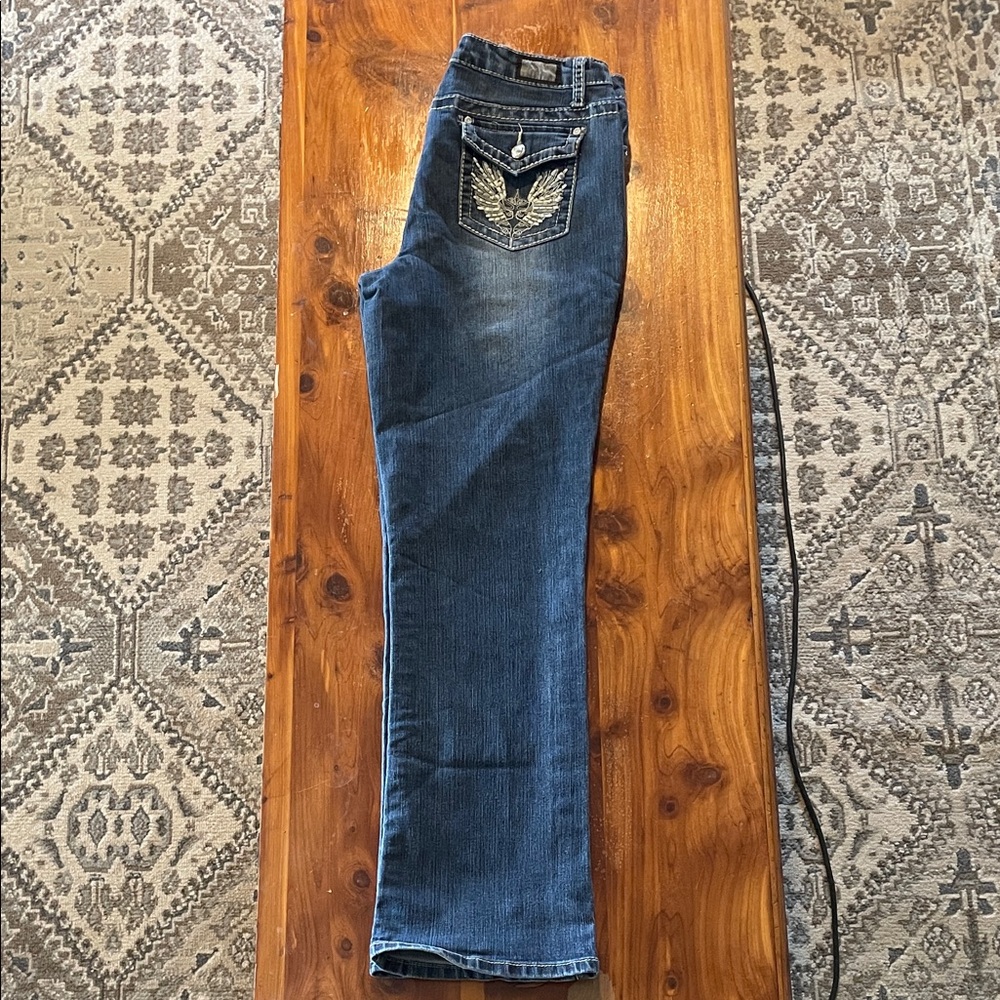 Earl’s women’s Blue Jeans with Embroidered Pockets
